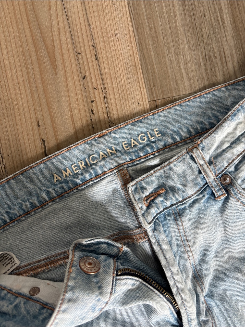 American Eagle Outfitters Light Wash Wide-Leg Jeans - Picture 2 of 3